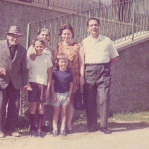 Famiglia Petri a Gattaia con zia Gina e nonno Sabatino