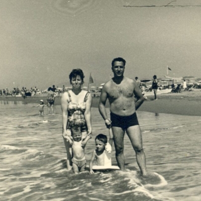 Viareggio 1963 con me  e il babbo